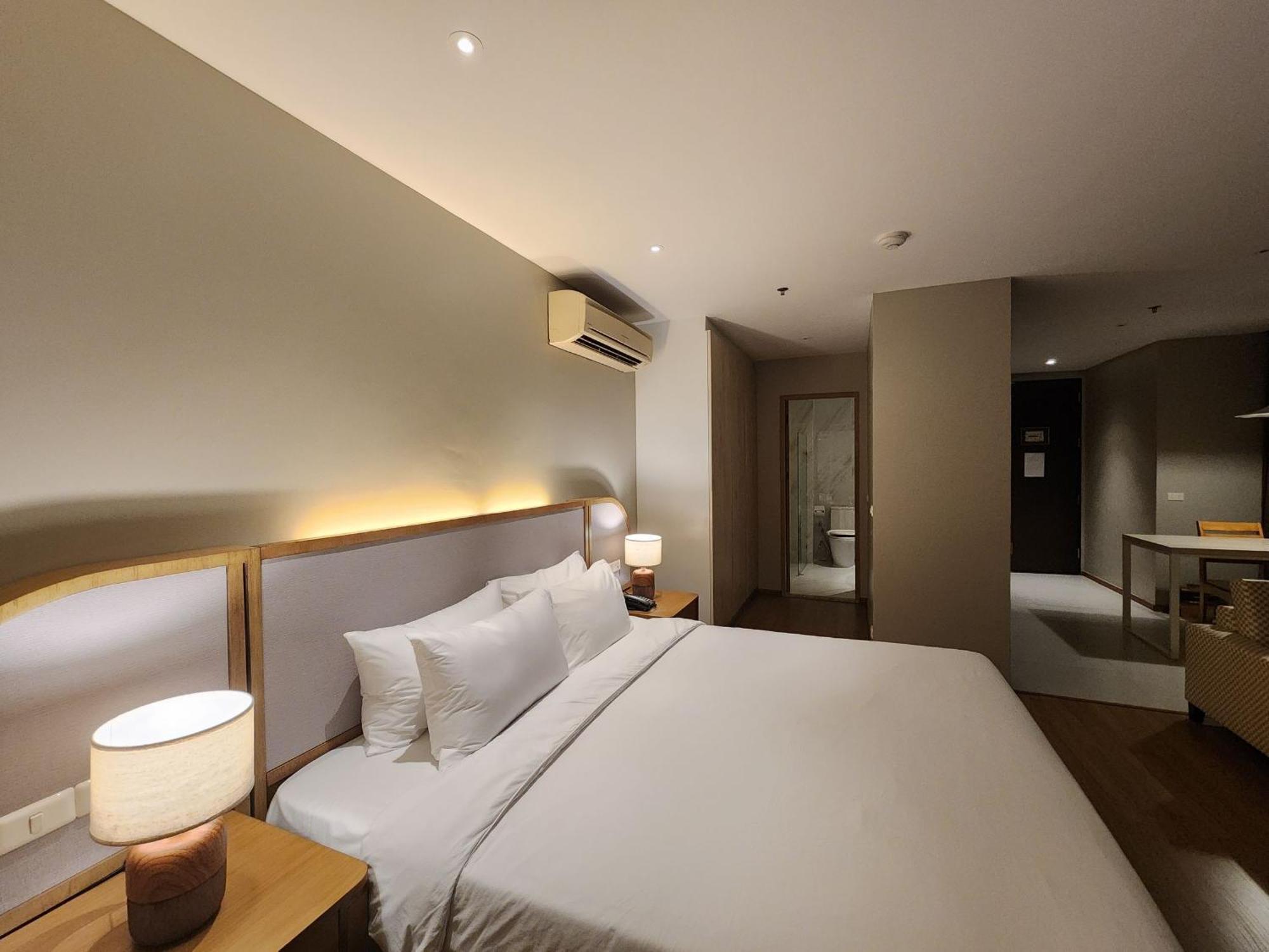 Brighton Hotel Бангкок Экстерьер фото