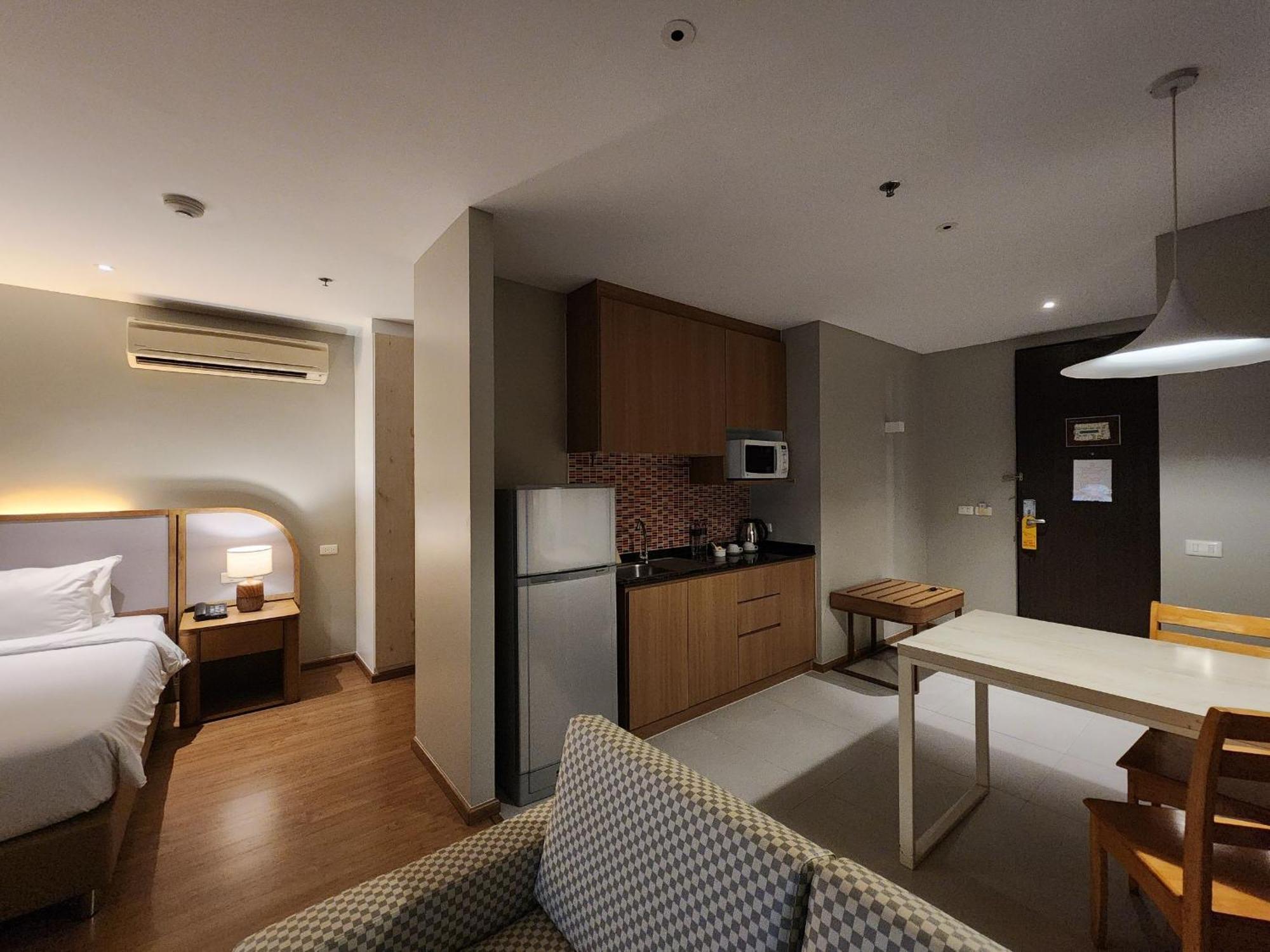 Brighton Hotel Бангкок Экстерьер фото