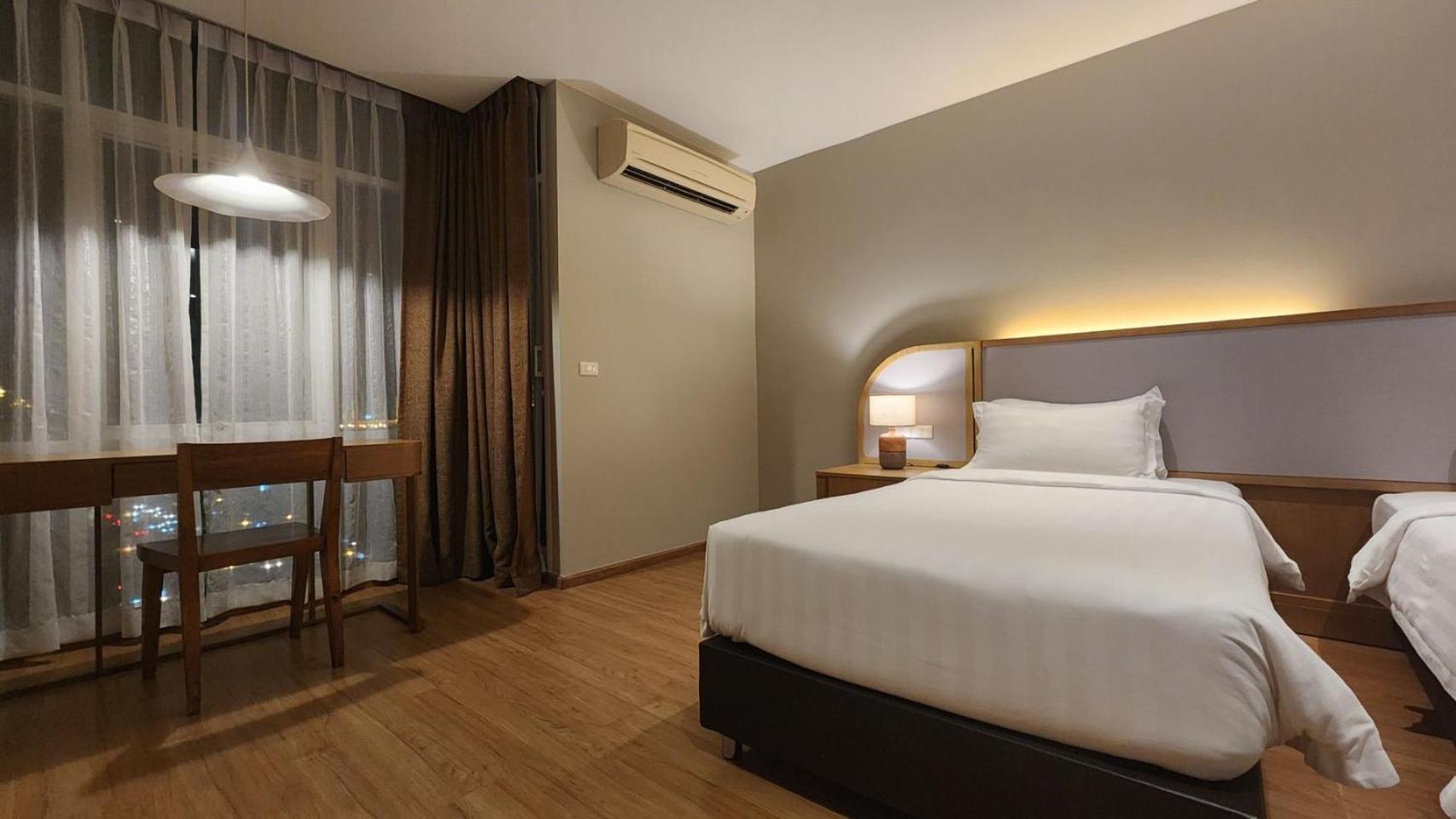 Brighton Hotel Бангкок Экстерьер фото